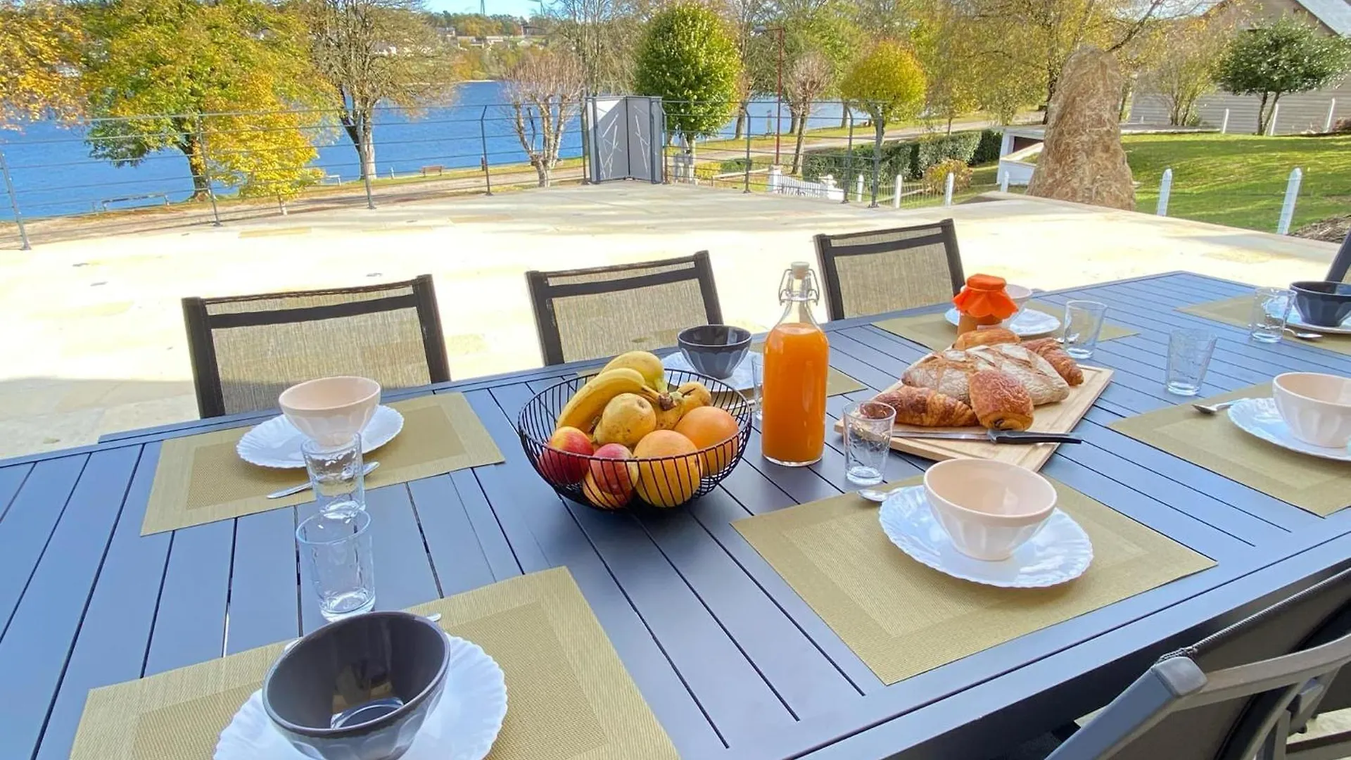 Villa Le Menhir 4 Ch Au Bord Du Lac Et Terrasse Villefranche-de-Panat