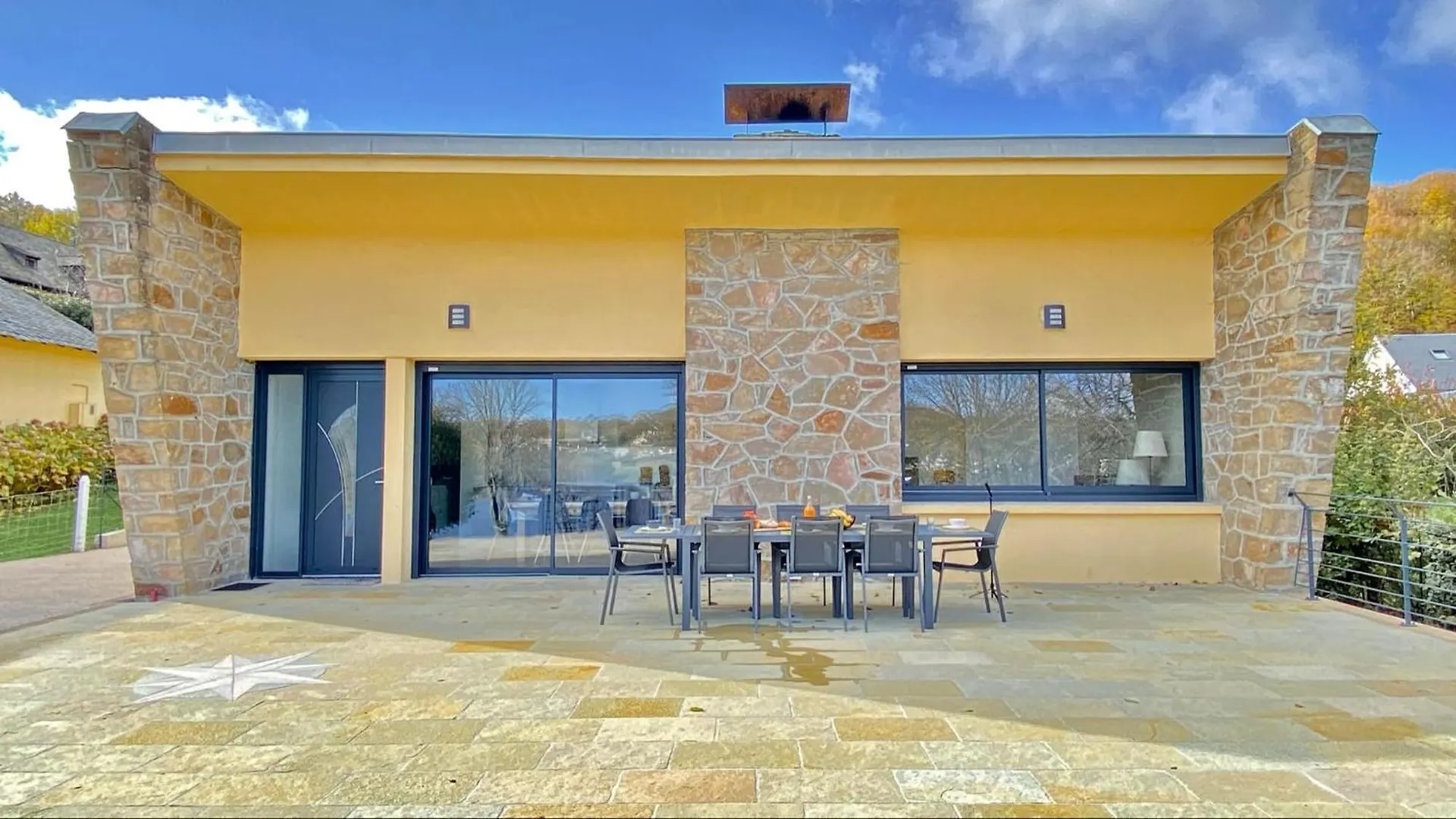 Villa Le Menhir 4 Ch Au Bord Du Lac Et Terrasse Villefranche-de-Panat 0*,  فرنسا